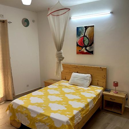Chambre Spacieuse Avec Balcon - Salle De Bain Exterieure Privee & Breakfast Saint-Louis Luaran gambar