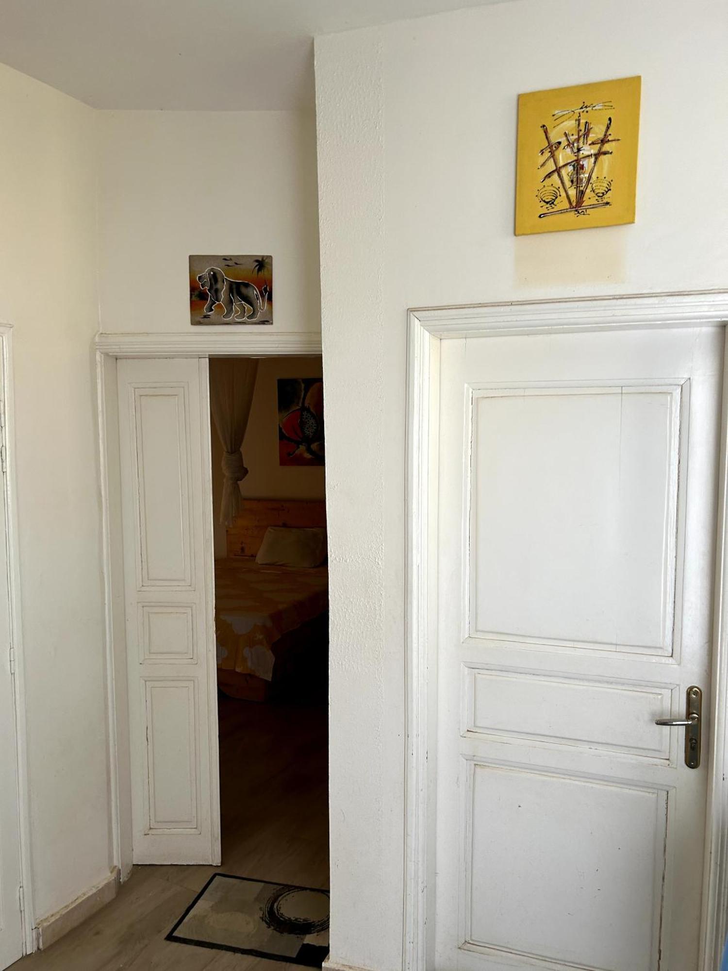 Chambre Spacieuse Avec Balcon - Salle De Bain Exterieure Privee & Breakfast Saint-Louis Luaran gambar