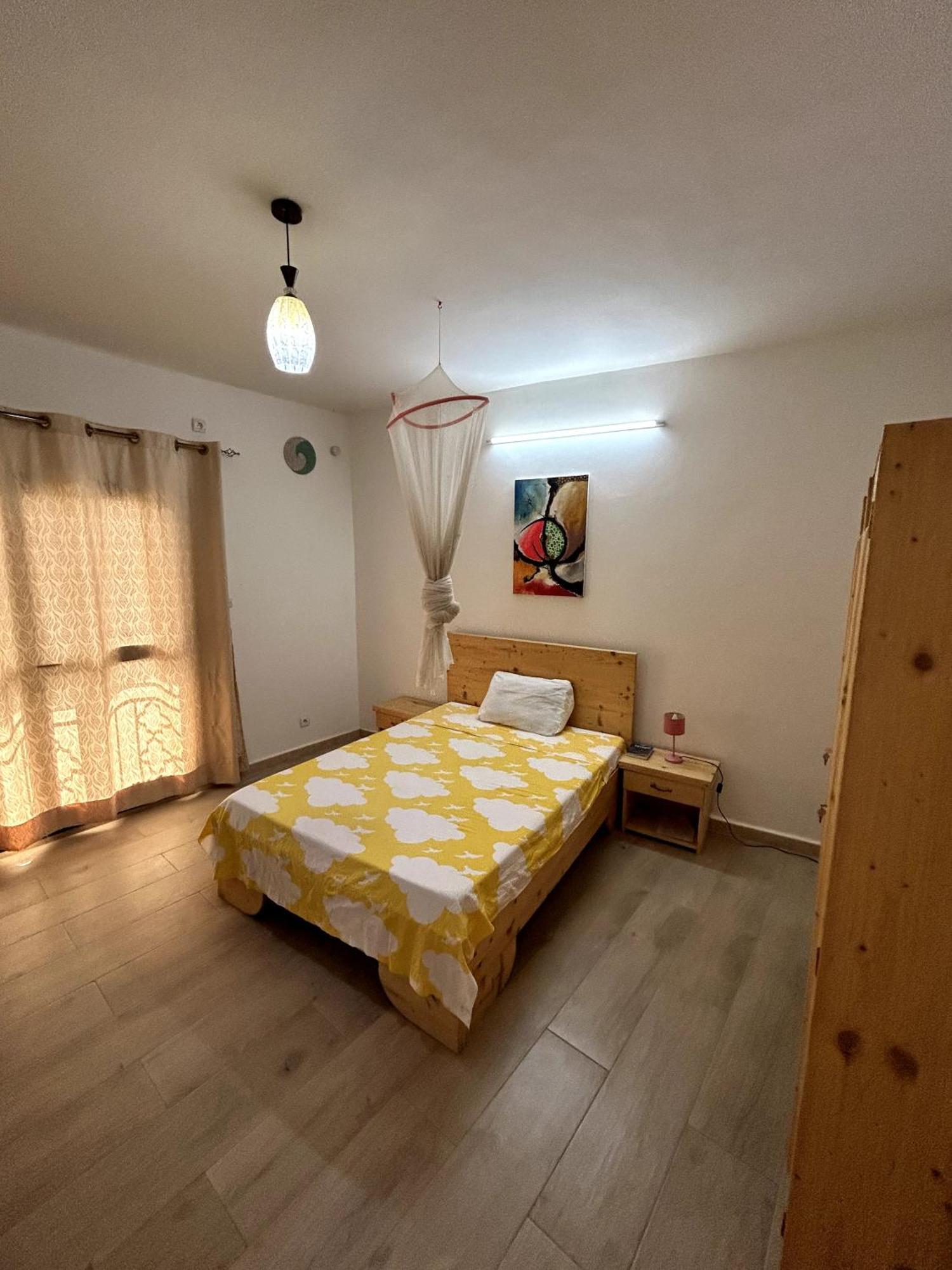 Chambre Spacieuse Avec Balcon - Salle De Bain Exterieure Privee & Breakfast Saint-Louis Luaran gambar