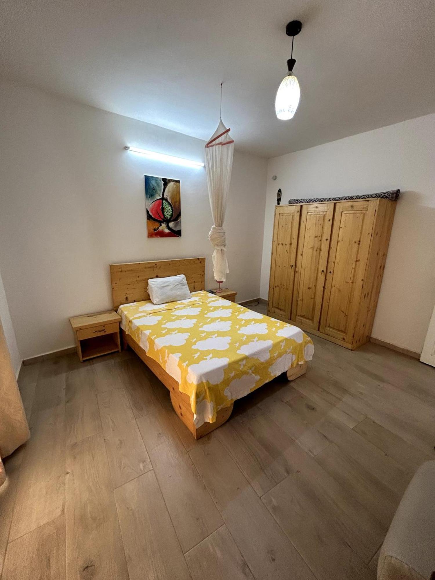 Chambre Spacieuse Avec Balcon - Salle De Bain Exterieure Privee & Breakfast Saint-Louis Luaran gambar