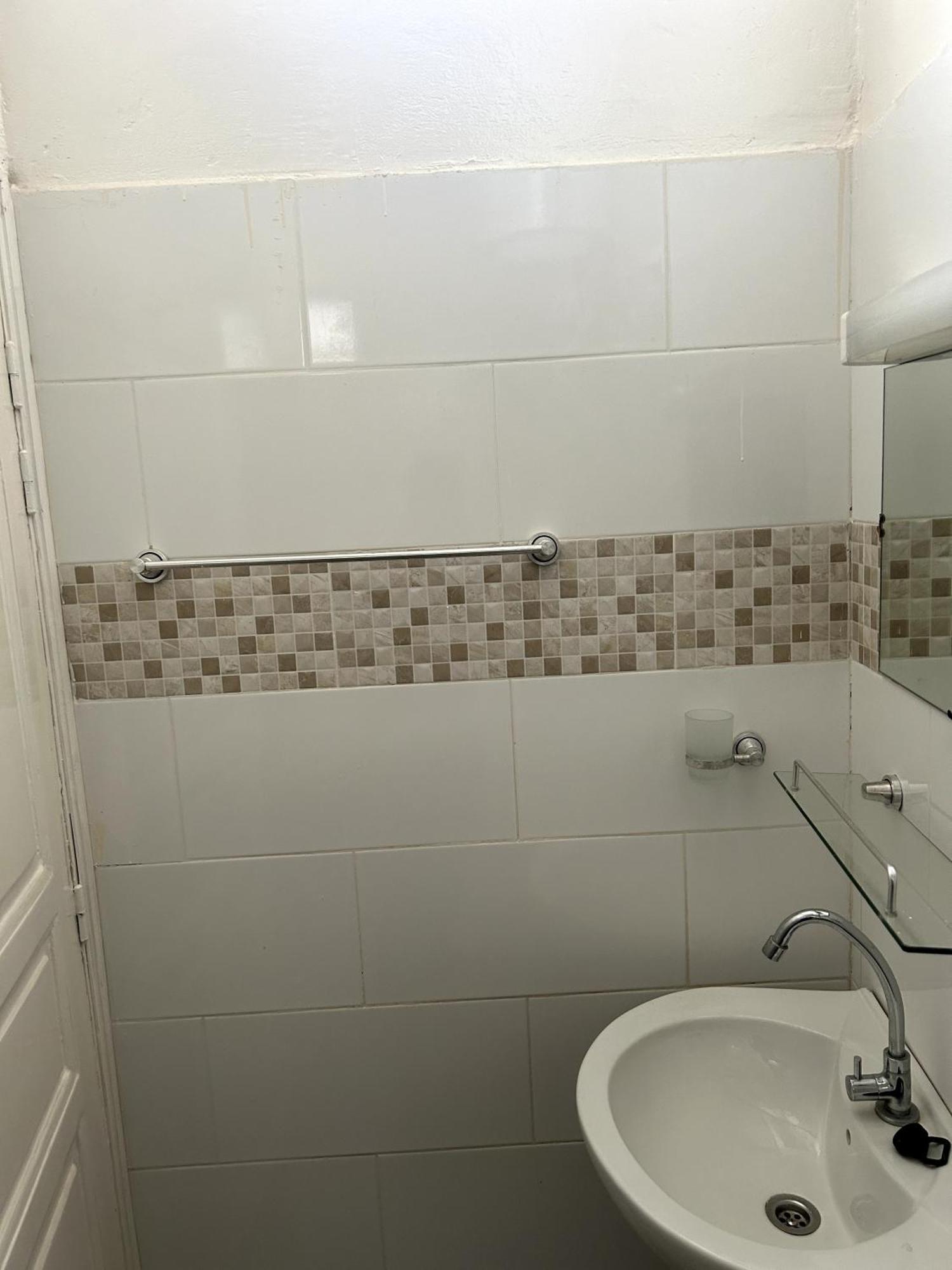 Chambre Spacieuse Avec Balcon - Salle De Bain Exterieure Privee & Breakfast Saint-Louis Luaran gambar
