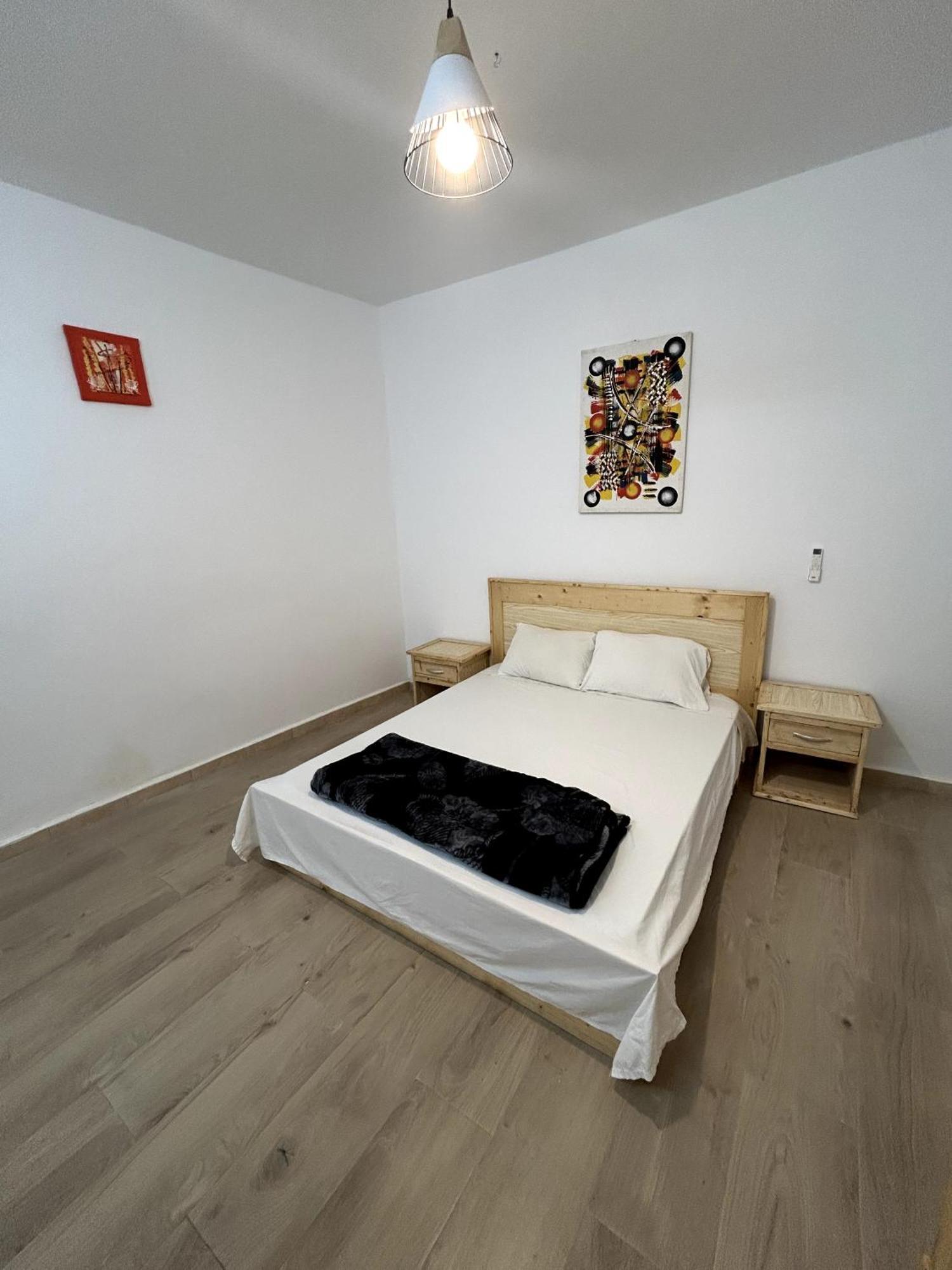 Chambre Spacieuse Avec Balcon - Salle De Bain Exterieure Privee & Breakfast Saint-Louis Luaran gambar